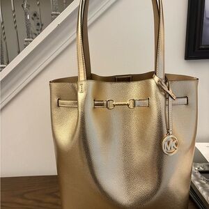 Michael Kors Carson Large Metallic Gold